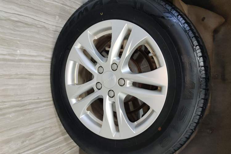 Used Haval M6 2019 1.5T DCT Two-Wheel Drive Value Edition China VI Standard Right Rear Wheel Hub