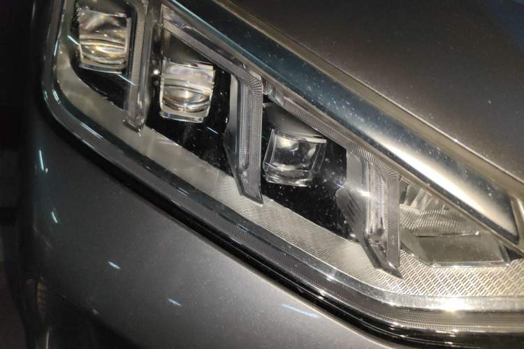 Used BYD Song PLUS New Energy 2021 DM-i 110KM Flagship PLUS Right Front Headlight