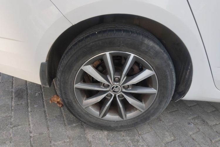 Used Skoda Octavia 2018 TSI230 DSG Comfort Edition Right Rear Wheel Hub