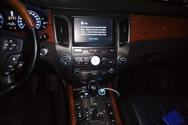 Used Hyundai Equus 2012 3.8 GDi Luxury Edition Audio And AC Panel