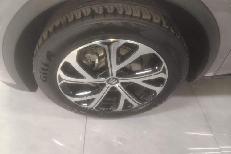 Used BYD Tang New Energy 2025 DM-i 115KM Prestige Model Left Front Wheel Hub