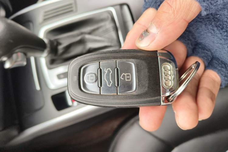 Used Audi A4L 2012 2.0 TFSI automatic standard version