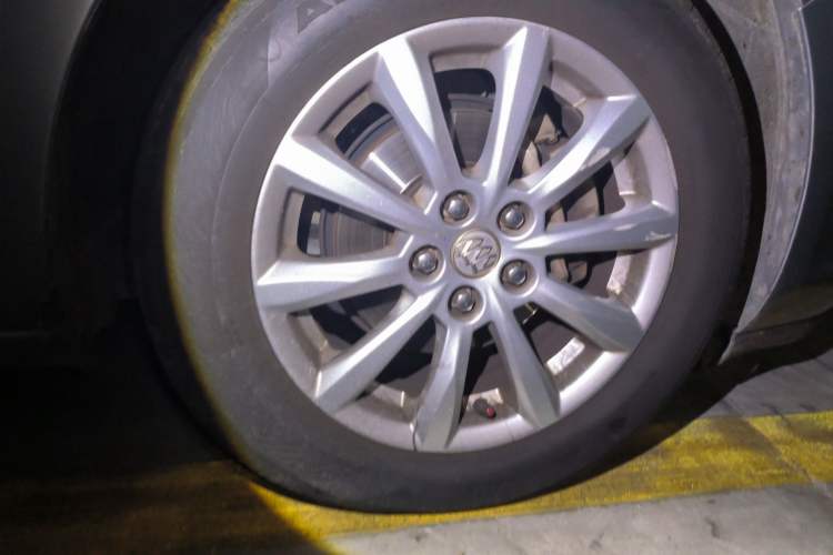 Used Buick GT 2013 GT 1.6L Manual Entry-Level Model Right Front Wheel Hub