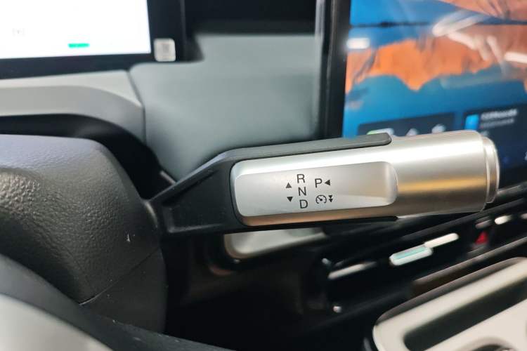 Used AION Y 2023 Plus 510 Enjoy Edition Gear Lever