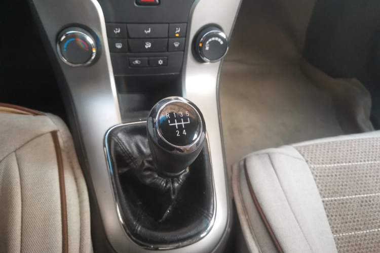 Used Chevrolet Cruze 2015 1.5L Classic SL MT Gear Lever