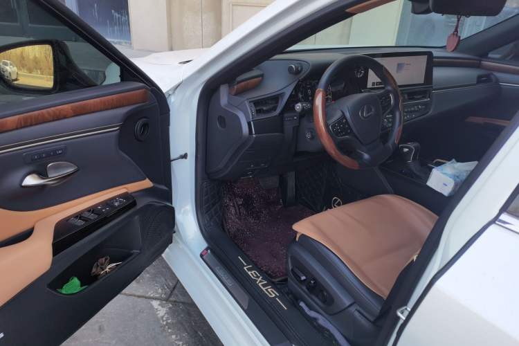 Used Lexus ES 2024 200 Premium Edition Driver Seat
