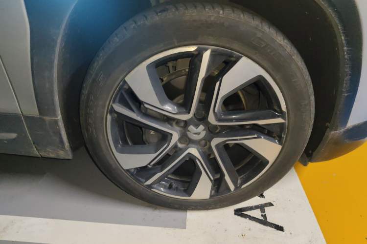 Used Nio ES6 2020 600 km Sport Edition Right Front Wheel Hub