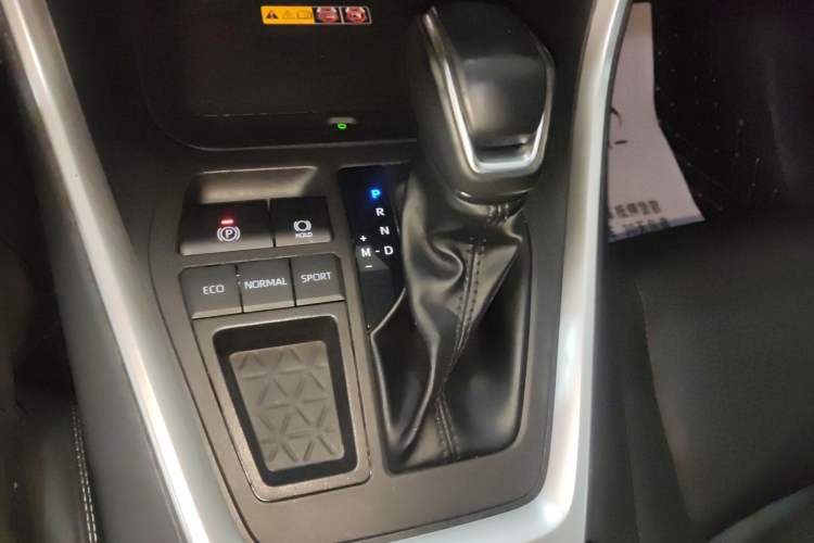 Used Toyota RAV4 2023 2.0L CVT Two-Wheel Drive Fashion Plus Edition Gear Lever