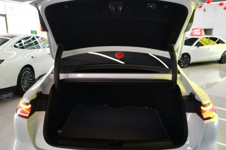 Used Geely Galaxy E8 2025 700 km Long-Range Intelligent Driving Version Trunk