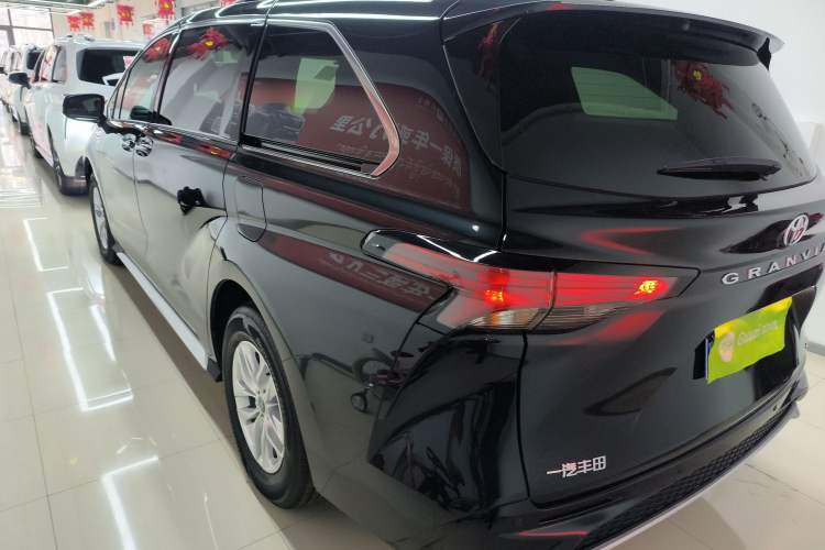 Used Toyota Granvia 2024 2.5L Hybrid Comfort Edition