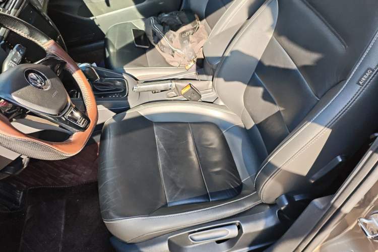 Used Volkswagen Sagitar 2016 230TSI 25th Anniversary Edition Left Front Seat