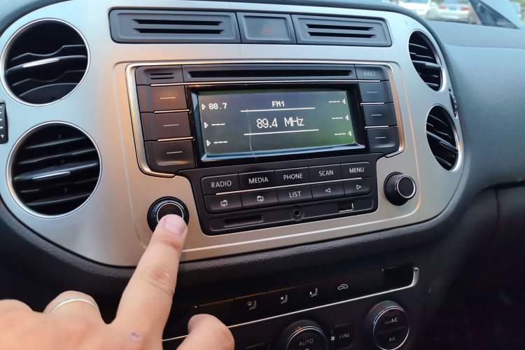 Used Volkswagen Tiguan 2015 1.8TSI Automatic Two-Wheel Drive Comfort Edition Audio And AC Panel