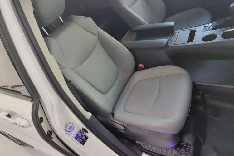 Used Toyota Granvia 2023 2.5L Hybrid Comfort Edition