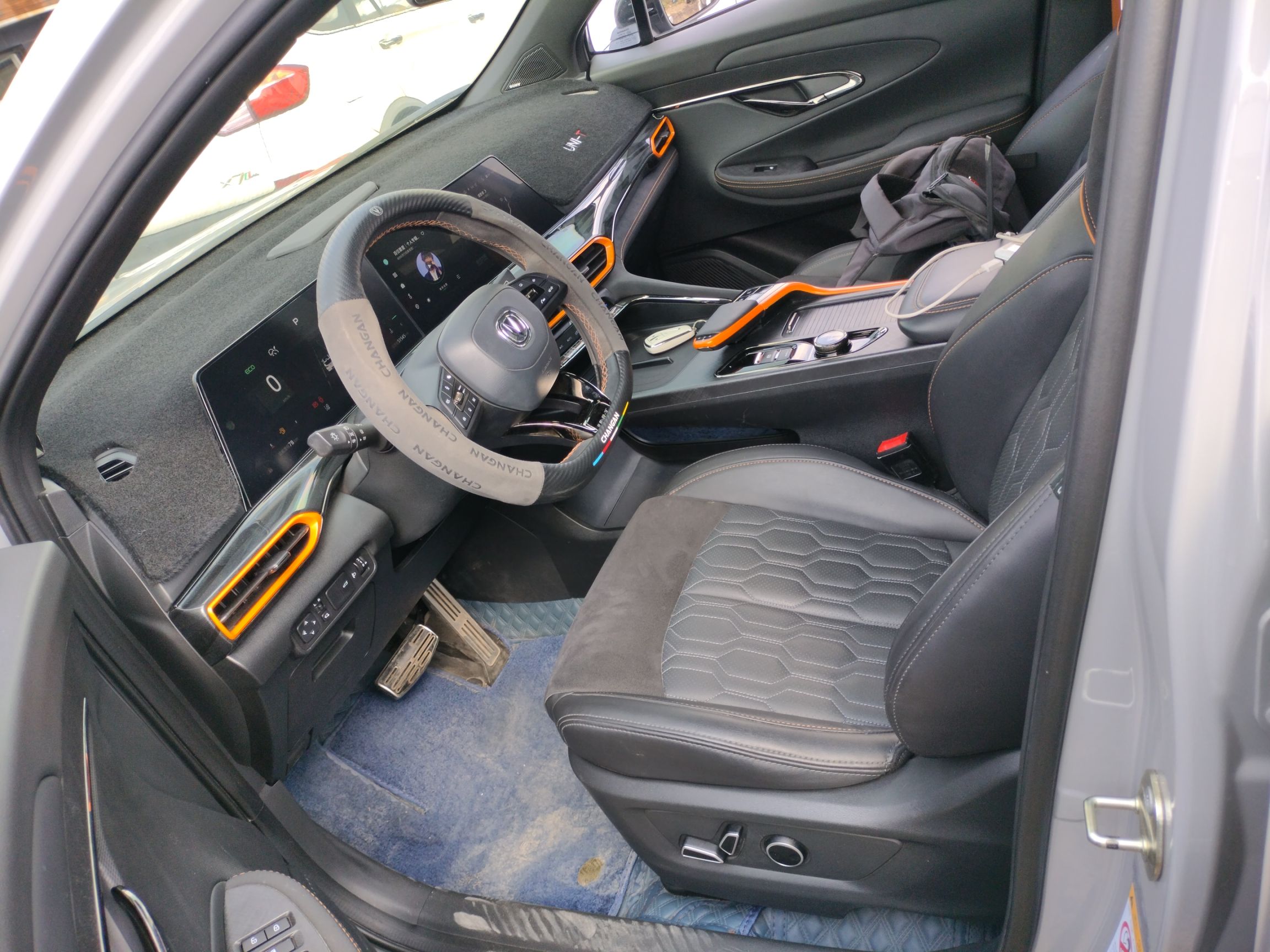 Переднее сиденье в автомобиле