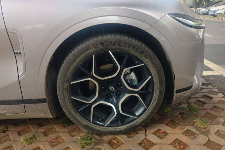 Used CHANGAN NEVO A07 2024 All-Electric "True Fragrance" Edition 710 Flagship Model Right Front Wheel Hub