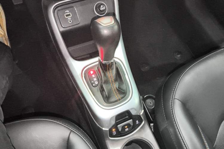 Used Jeep Compass 2017 200T Automatic Family Edition Gear Lever