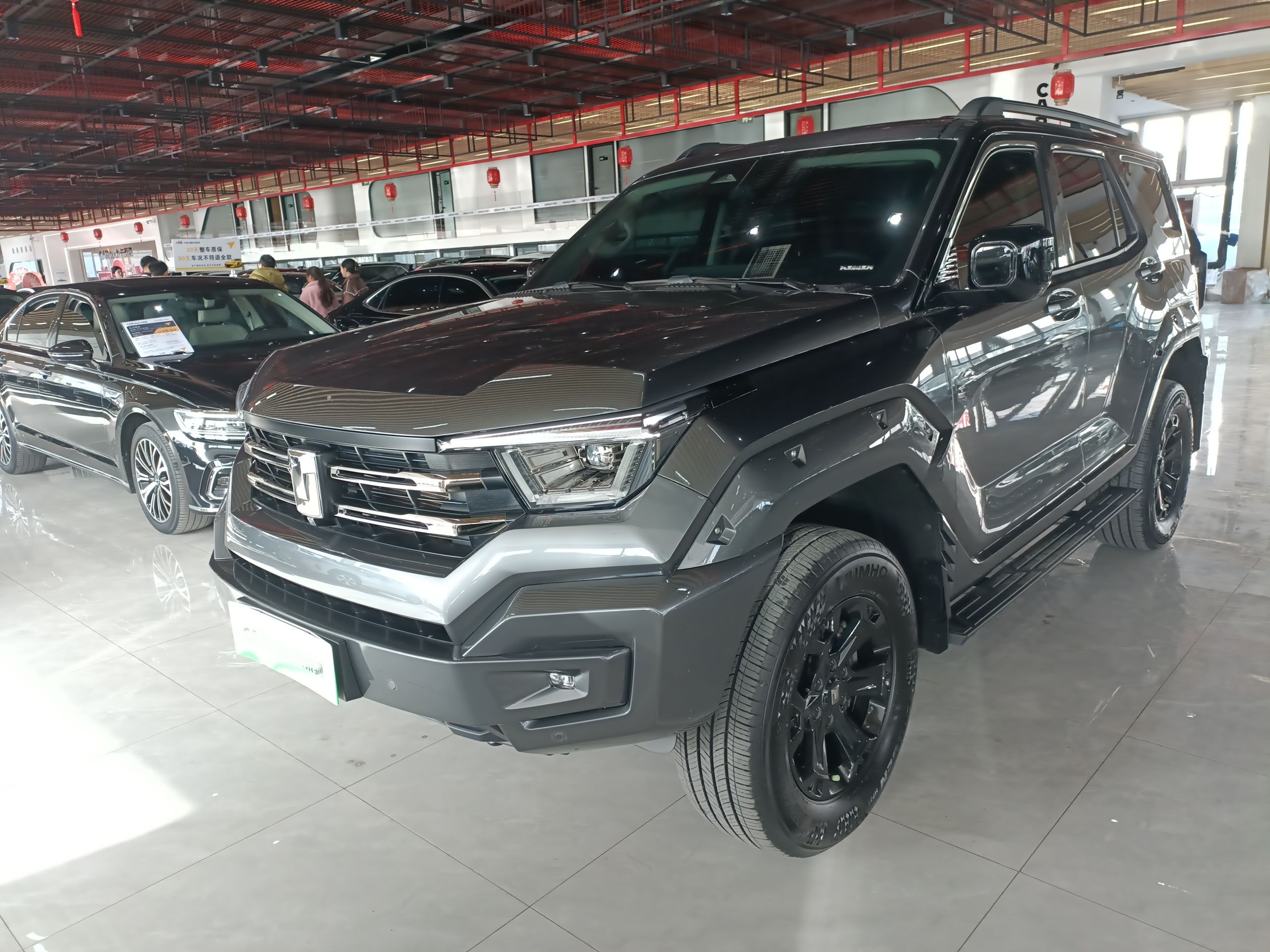 Под передней частью автомобиля