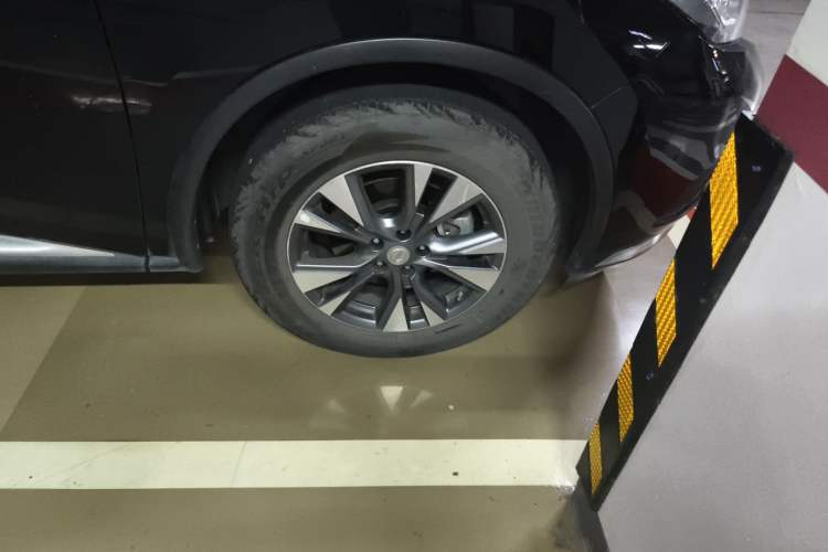 Used Nissan Murano 2021 2.5L XL Two-Wheel Drive Smart Connect Luxury Edition Right Front Wheel Hub