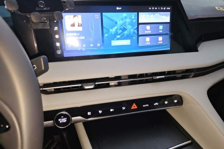 Used CHANGAN CS75 PLUS 2025 Model, 3rd Generation Champion Edition 1.5T Jinghang Version
