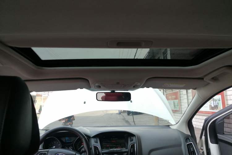 Used Ford Focus 2015 Hatchback EcoBoost 125 Automatic Supreme Style Edition