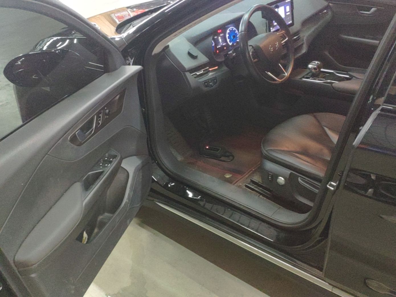 Hongqi E-QM5 2023 Revised Version Basic Travel Edition — снимка 18