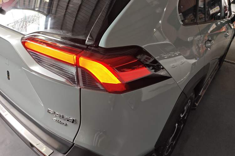 Used Toyota RAV4 2020 2.0L CVT Four-Wheel Drive Prestige Edition
