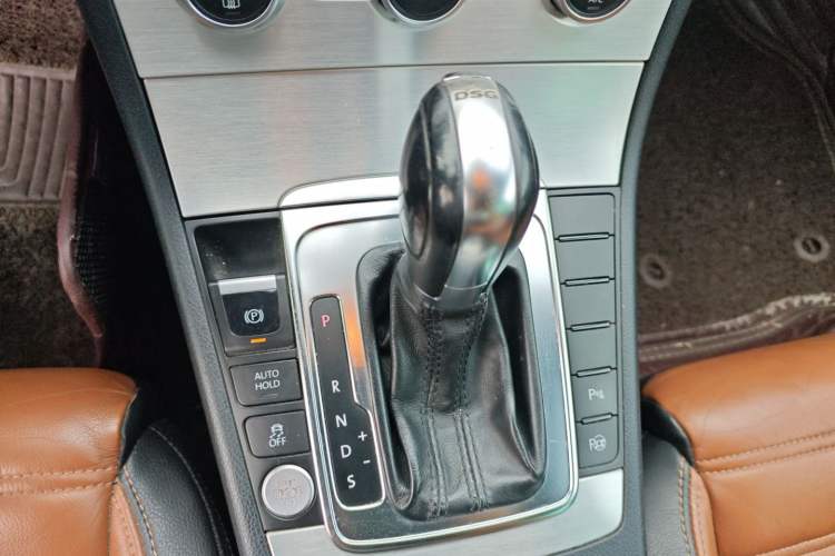 Used Volkswagen FAW-Volkswagen CC 2013 1.8TSI Luxury Model Gear Lever
