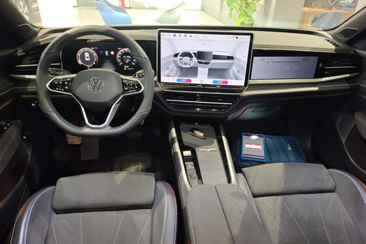 Used Volkswagen Passat 2025 Pro 380TSI Starry Dragon Luxury Edition
