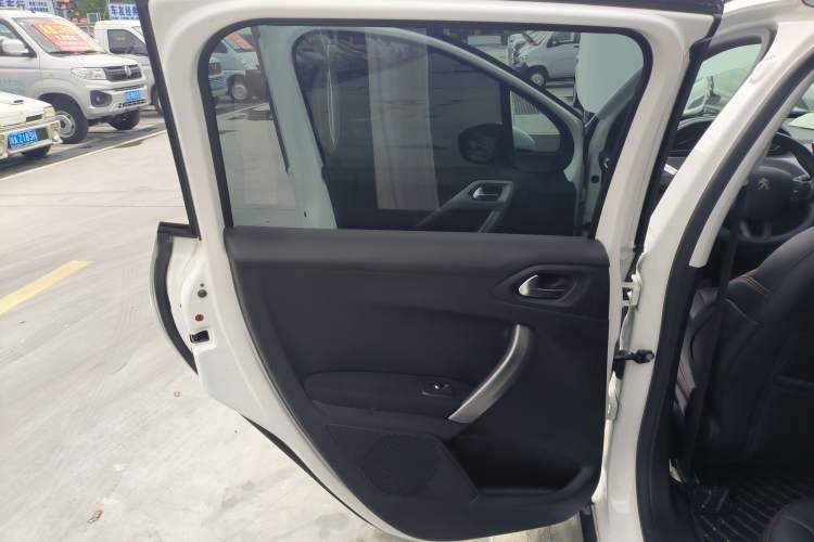 Used Peugeot 2008 2014 1.6L Manual Fashion Edition