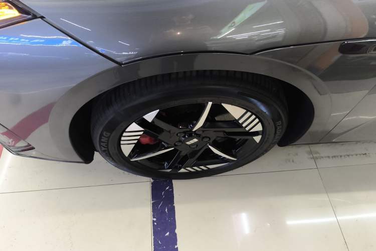 Used Geely Galaxy E8 2024 550 km Range Rear-Wheel-Drive PRO
