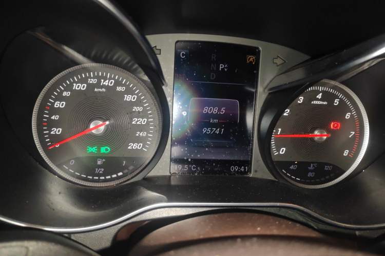 Used Mercedes-Benz GLC 2016 GLC 200 4MATIC Odometer Close Up