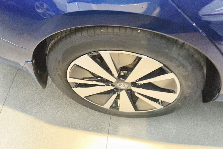 Used Nissan Teana 2021 2.0L XL Upper AD1 Smart Drive & Navigation Edition Right Rear Wheel Hub