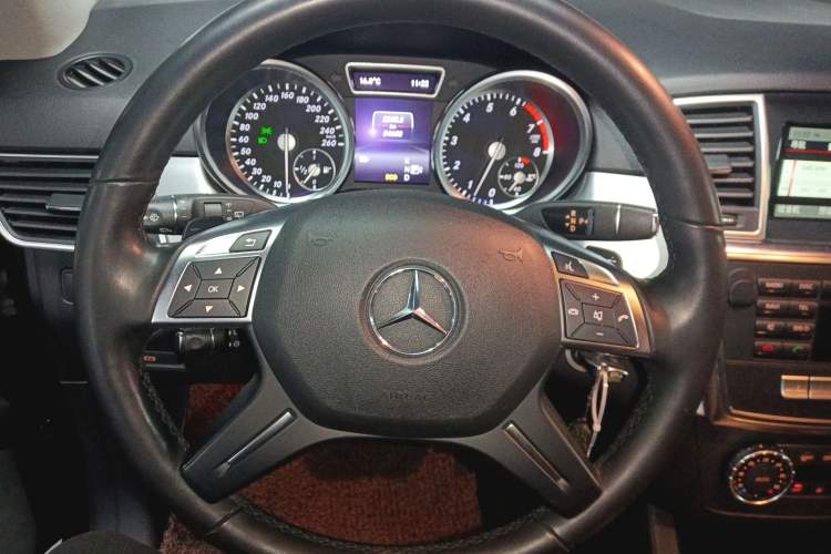 Used Mercedes-Benz M-Class 2015 ML 320 4MATIC

