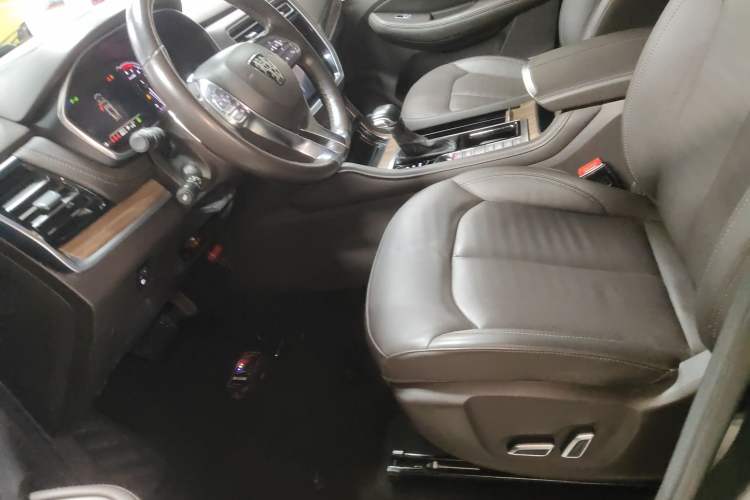 Used Roewe RX8 2019 30T Smart Connectivity Two-Wheel Drive Supreme Flagship Edition
