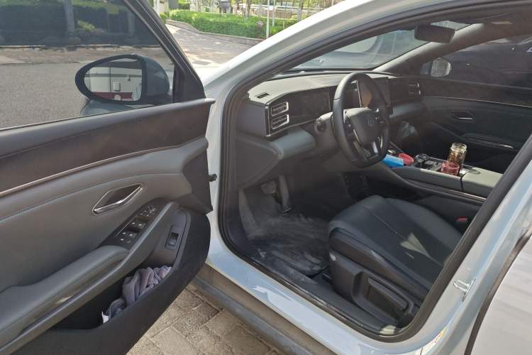 Used BYD Qin L 2025 DM-i Smart Drive 80KM Leading Model Driver Seat