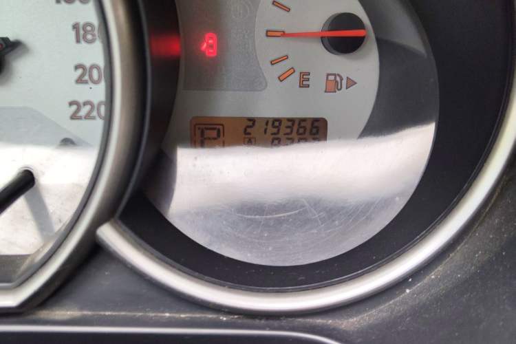 Used Nissan Livina 2010 JINRUI Edition 1.6L Automatic Standard Model Odometer Close Up