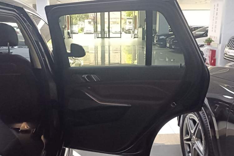 Used BMW X5 2023 xDrive 30Li M Sport Package
