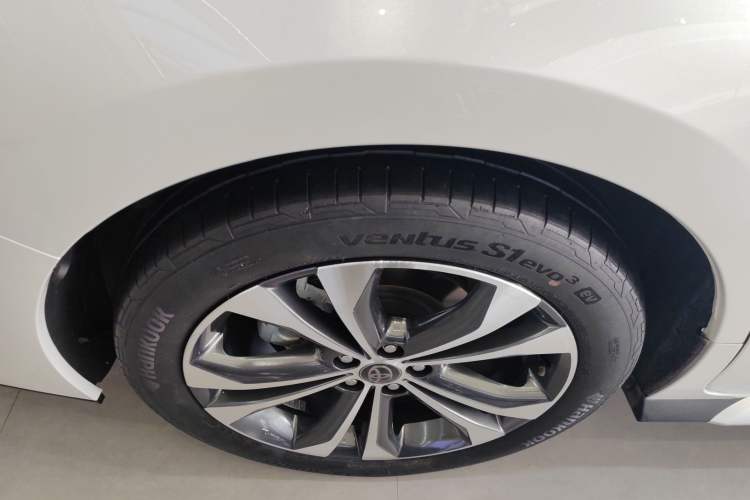 Used Toyota Granvia 2023 2.5L Hybrid Prestige PLUS Edition Right Rear Wheel Hub