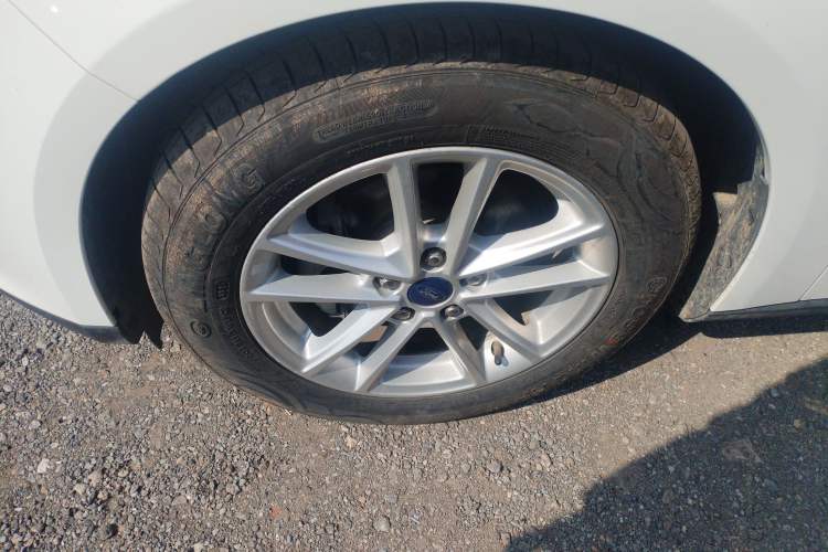 Used Ford Focus 2017 Sedan 1.6L Manual Fashion Edition Smart Drive Version
