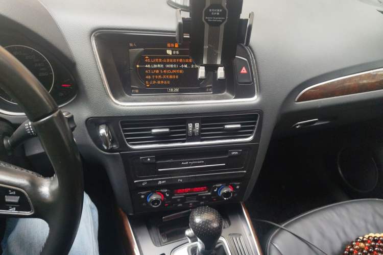 Used Audi Q5 2011 2.0TFSI Comfort Version Audio And AC Panel