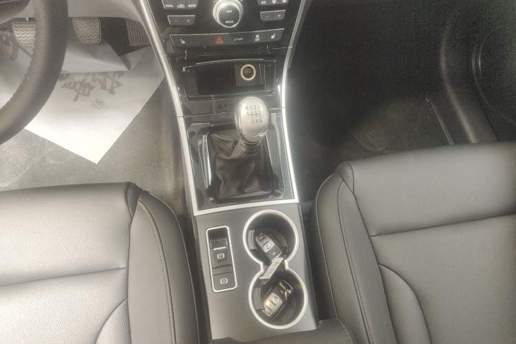 Used Haval H2 2016 Red-Label 1.5T Manual Two-Wheel Drive Luxury Model
