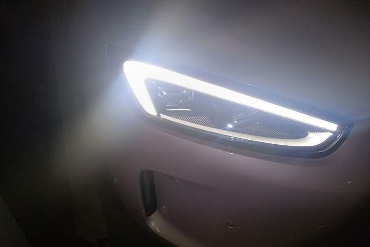 Used Hima AITO M5 2022 Pure Electric All-Wheel-Drive Performance Edition Right Front Headlight