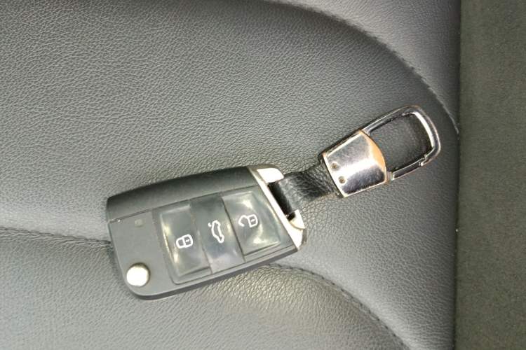 Used Volkswagen Tiguan L 2019 Revised 330TSI Automatic Two-Wheel Drive Smart & Luxury Edition China VI Standard Interior 1