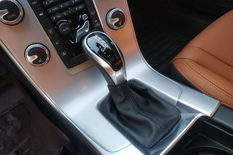 Used Volvo S60 2017 S60L T5 Intelligent Drive Edition Gear Lever