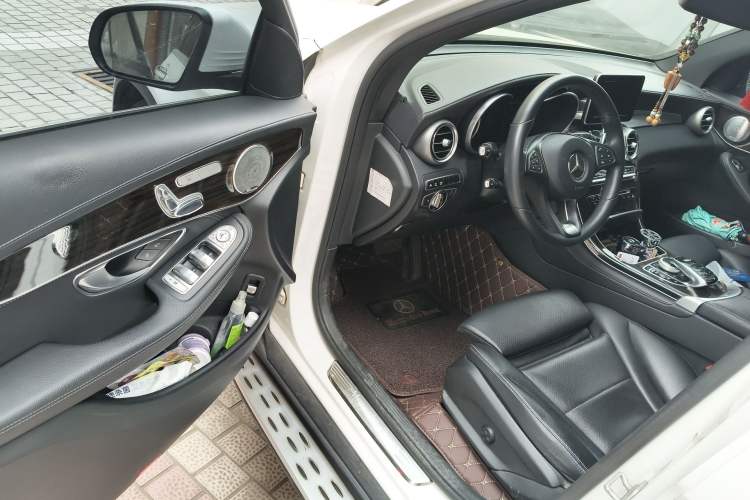 Used Mercedes-Benz GLC 2016 GLC 260 4MATIC Luxury Model