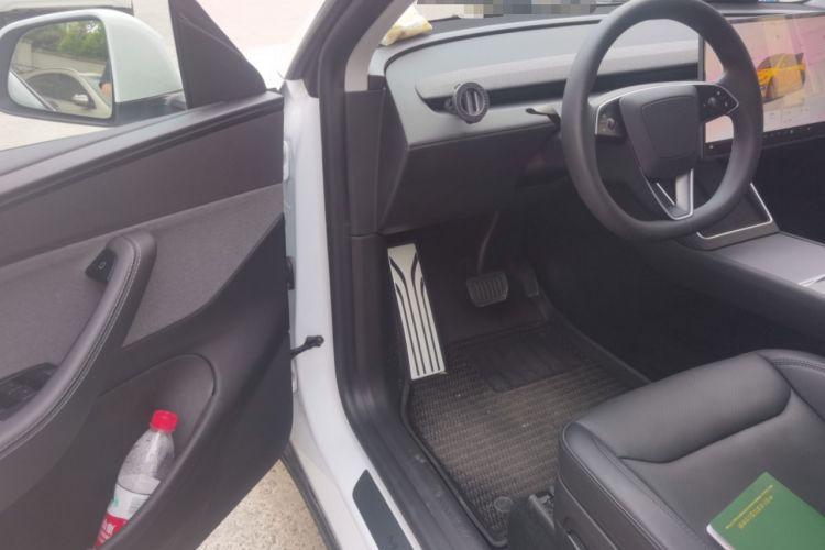 Used Tesla Model Y 2025 Rear-Wheel-Drive Version Driver Seat