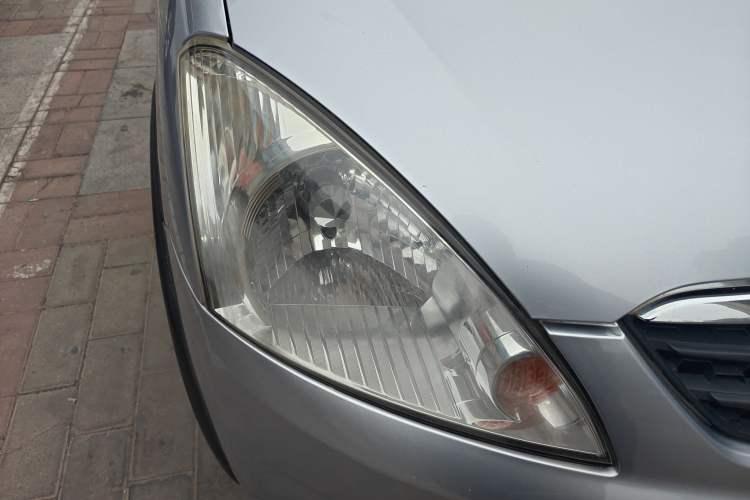 Used Mitsubishi Zinger 2011 2.0L Manual Transmission Luxury Version Right Front Headlight