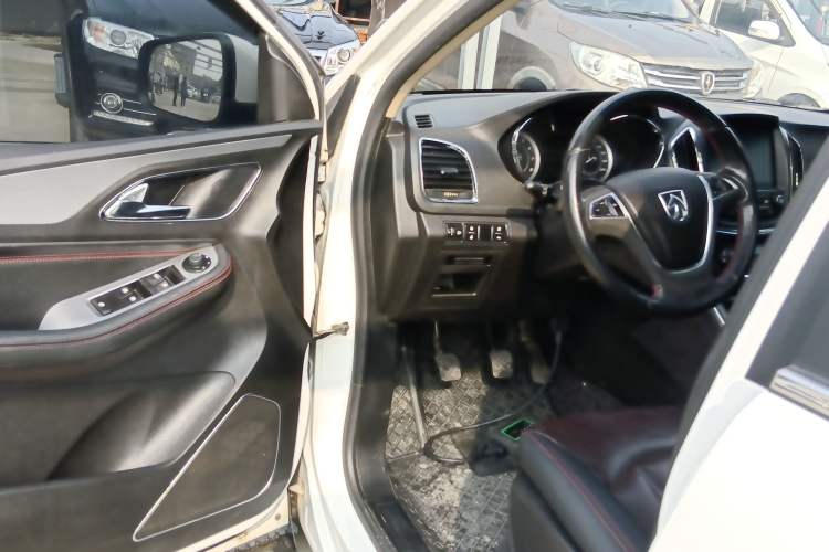 Used Baojun 560 2015 1.8L manual luxury version