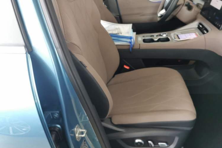 Used Chery Tiggo 8 PLUS C-DM 2025 1.5T 116 km Prestige Version 5 Seats