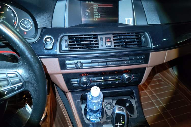 Used BMW 5 Series 2014 520Li Elegant Model
